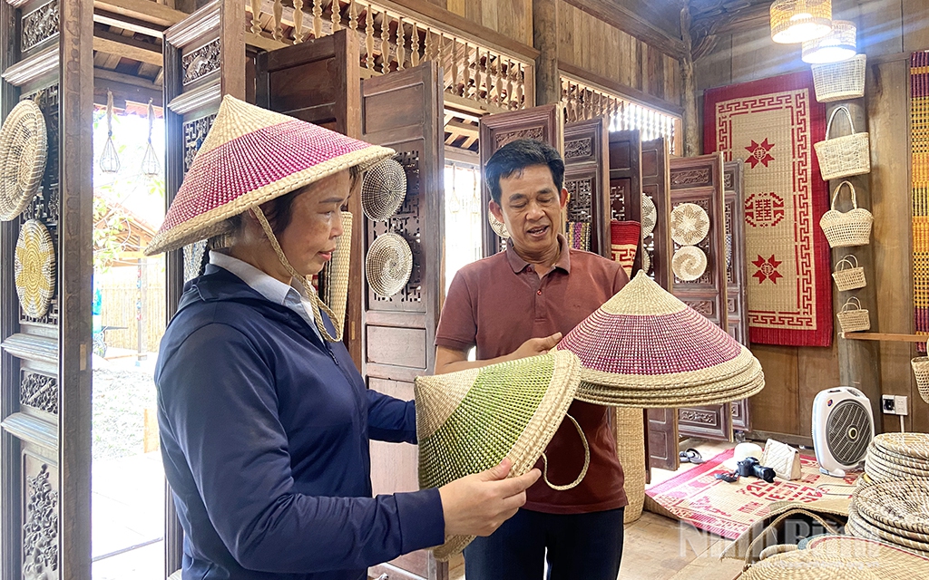 Trả lời kiến nghị của cử tri tỉnh Ninh Bình về việc bảo tồn, phát huy các di sản văn hóa phi vật thể, những làng nghề truyền thống tại địa phương