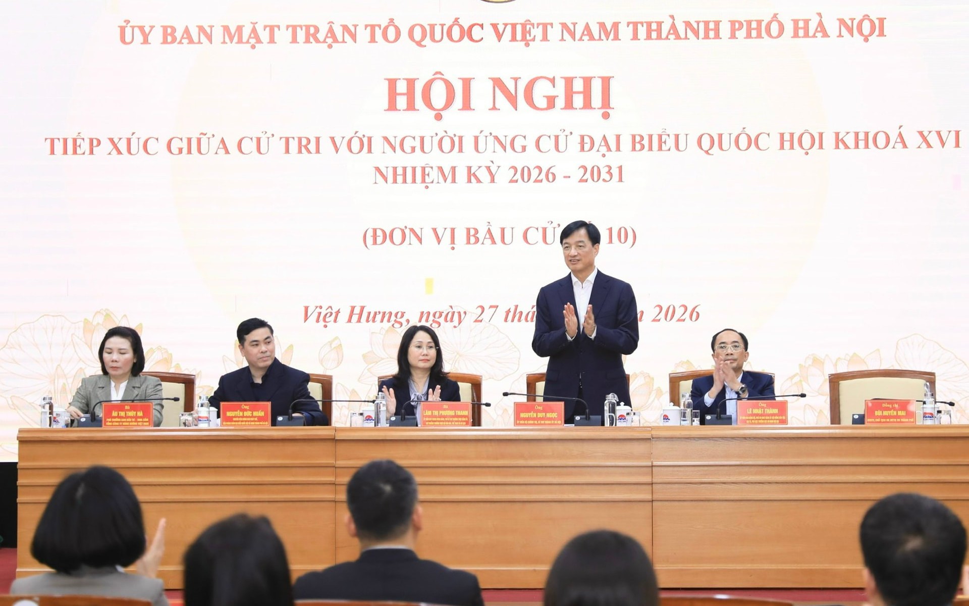 Hội nghị tiếp xúc giữa cử tri với người ứng cử đại biểu Quốc hội Khóa XVI, đơn vị bầu cử số 10 thành phố Hà Nội 