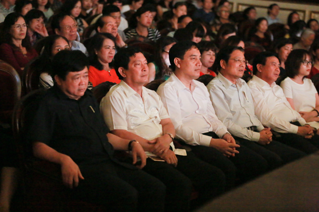 'Hừng đông' lời tri ân với thế hệ người cộng sản ở giai đoạn khó khăn nhất của đất nước
