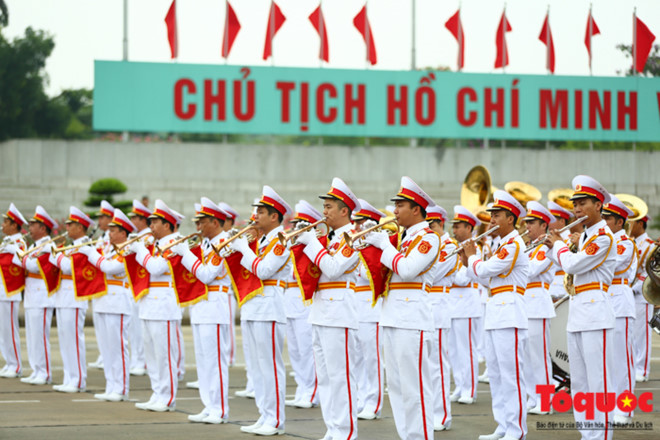 Hình ảnh trang nghiêm các đại biểu Quốc hội vào Lăng viếng Chủ tịch Hồ Chí Minh