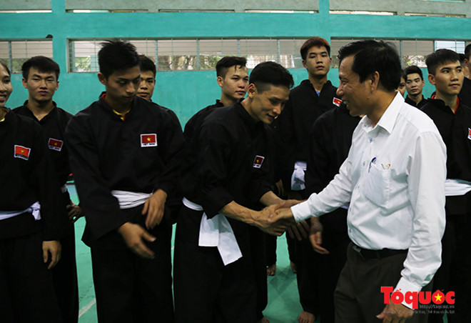 Bộ trưởng Bộ VHTTDL Nguyễn Ngọc Thiện động viên, cổ vũ tinh thần cho HLV, VĐV dự SEAGames 29