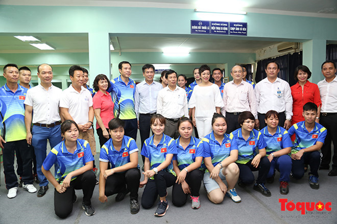 Bộ trưởng Bộ VHTTDL Nguyễn Ngọc Thiện động viên, cổ vũ tinh thần cho HLV, VĐV dự SEAGames 29
