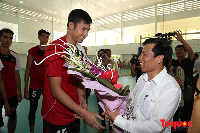 Bộ trưởng Bộ VHTTDL Nguyễn Ngọc Thiện động viên, cổ vũ tinh thần cho HLV, VĐV dự SEAGames 29