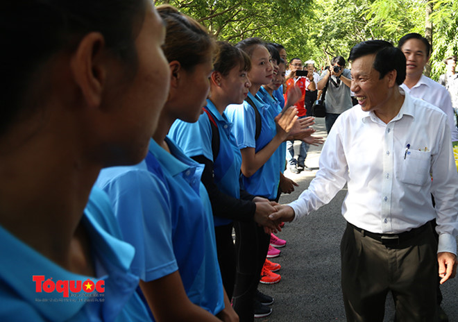 Bộ trưởng Bộ VHTTDL Nguyễn Ngọc Thiện động viên, cổ vũ tinh thần cho HLV, VĐV dự SEAGames 29