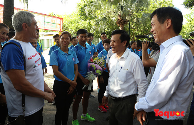 Bộ trưởng Bộ VHTTDL Nguyễn Ngọc Thiện động viên, cổ vũ tinh thần cho HLV, VĐV dự SEAGames 29