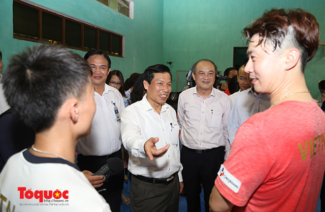 Bộ trưởng Bộ VHTTDL Nguyễn Ngọc Thiện động viên, cổ vũ tinh thần cho HLV, VĐV dự SEAGames 29