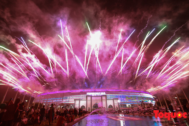 Lễ bế mạc SEA Games 29 rực rỡ và đầy màu sắc