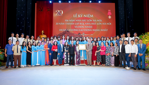 Nhà Hát Lớn Hà Nội đón nhận Huân chương lao động hạng Nhất