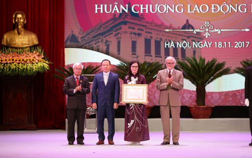 Nhà Hát Lớn Hà Nội đón nhận Huân chương lao động hạng Nhất