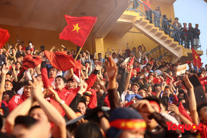 Chiến thắng của U23 Việt Nam tại bán kết: Từ giọt nước mắt đến cảm xúc vỡ òa của CĐV Việt Nam