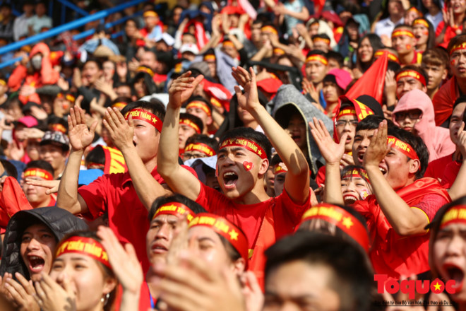 Chiến thắng của U23 Việt Nam tại bán kết: Từ giọt nước mắt đến cảm xúc vỡ òa của CĐV Việt Nam
