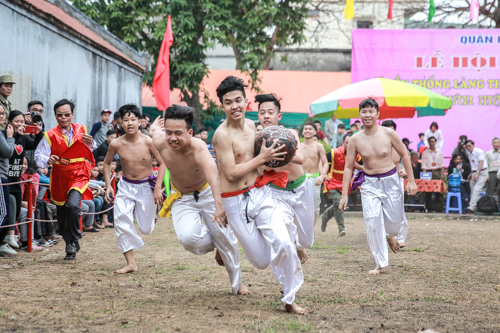 Sống lại tinh thần thượng võ tại lễ hội Vật cầu Thuý Lĩnh