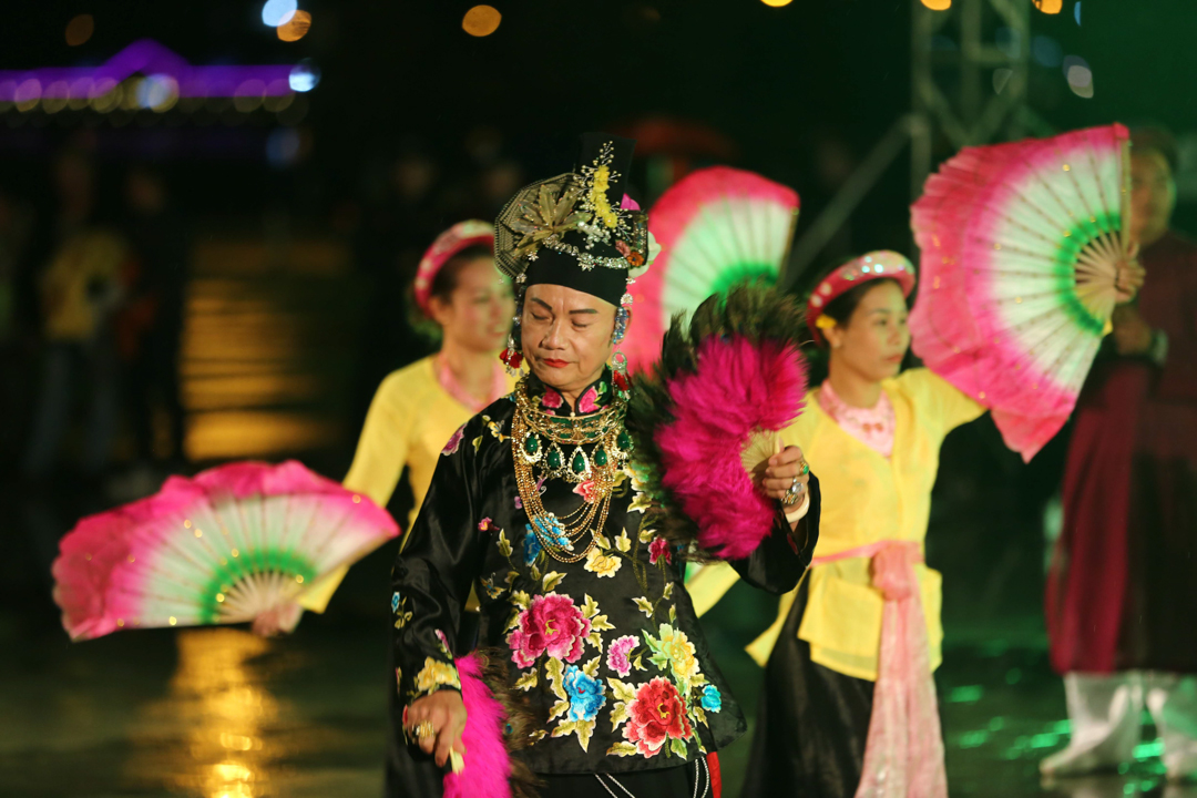 Mười nền văn hóa dân tộc độc đáo tụ hội về thành phố mộng mơ