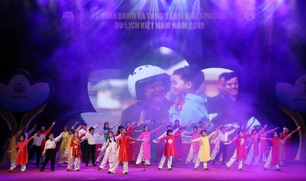 Chương trình nghệ thuật tại Lễ vinh danh. Ảnh: Báo Văn hóa