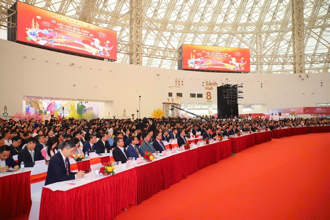 Thủ tướng dự Lễ khai mạc Hội chợ M&ugrave;a Xu&acirc;n lần thứ nhất năm 2026 - Ảnh 1.