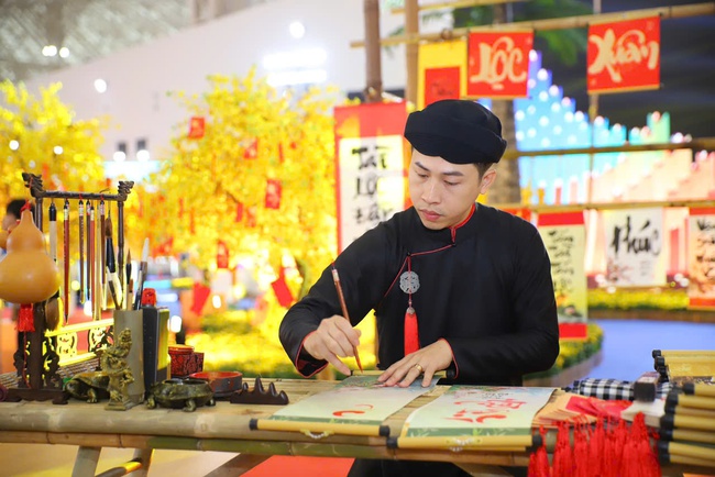 Thủ tướng dự Lễ khai mạc Hội chợ M&ugrave;a Xu&acirc;n lần thứ nhất năm 2026 - Ảnh 11.