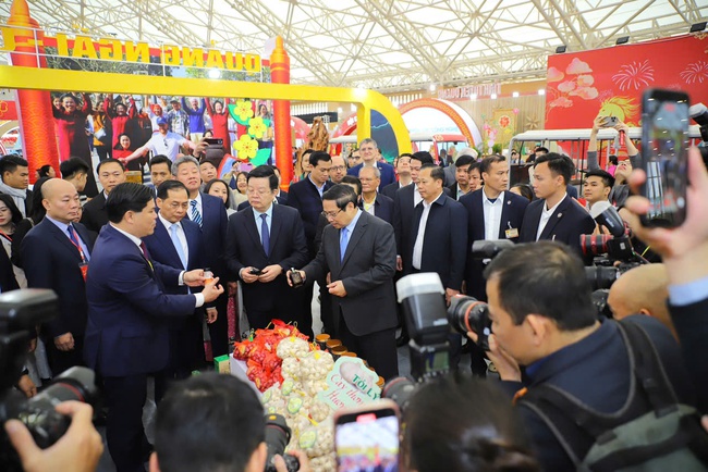 Thủ tướng yêu cầu tăng cường quảng bá sản phẩm, thương hiệu địa phương tại Hội chợ Mùa Xuân lần thứ nhất năm 2026 - Ảnh 1.