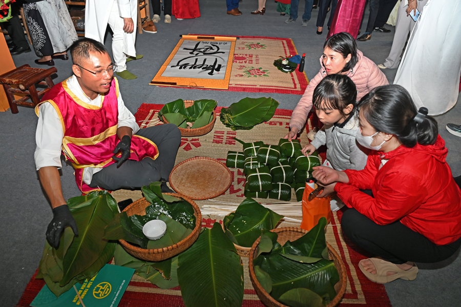 Khai mạc chương trình