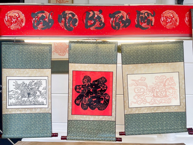 Hồi sinh nghề Liễn làng Chuồn: Đưa di sản tranh dân gian Việt Nam trở lại đời sống đường đại - Ảnh 3.