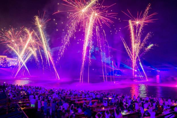 Từ đỉnh cao Fansipan đến Đảo Ngọc Phú Quốc: Một kỳ nghỉ Tết lịch sử của ngành du lịch Việt - Ảnh 2.