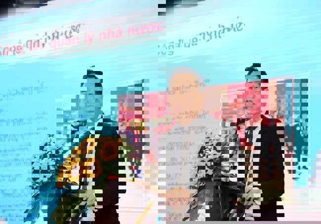 Tiếp tục phát triển ngành Xuất bản, In và Phát hành,  đóng góp tích cực vào sự nghiệp phát triển văn hóa, con người và tri thức của đất nước - Ảnh 2.