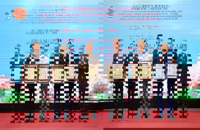 Tiếp tục phát triển ngành Xuất bản, In và Phát hành,  đóng góp tích cực vào sự nghiệp phát triển văn hóa, con người và tri thức của đất nước - Ảnh 6.