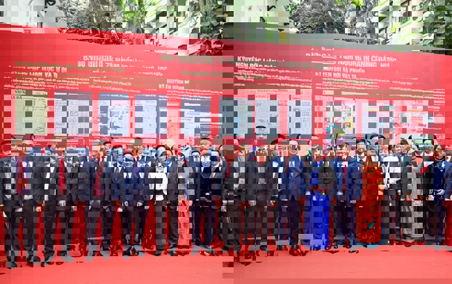 Tổng Bí thư Tô Lâm thăm và làm việc với Báo Nhân Dân nhân dịp kỷ niệm 75 năm Ngày Báo Nhân Dân ra số đầu - Ảnh 6.