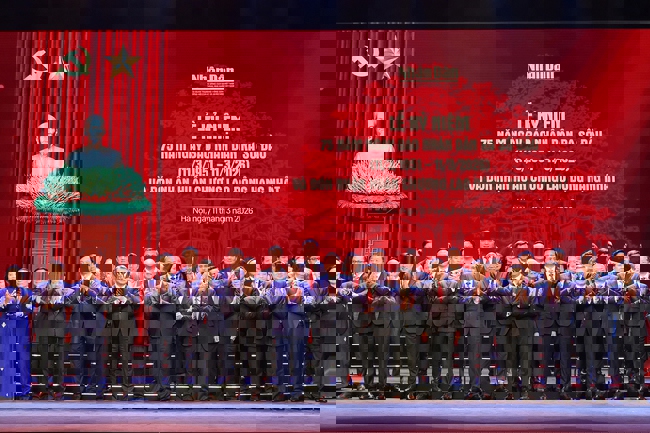 Báo Nhân Dân kỷ niệm 75 năm Ngày ra số đầu và đón nhận Huân chương Lao động hạng Nhất - Ảnh 9.