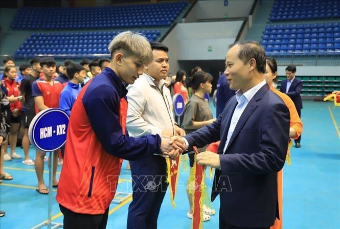 Gần 600 vận động viên tranh tài tại Giải Vô địch và vô địch trẻ Vật bãi biển quốc gia