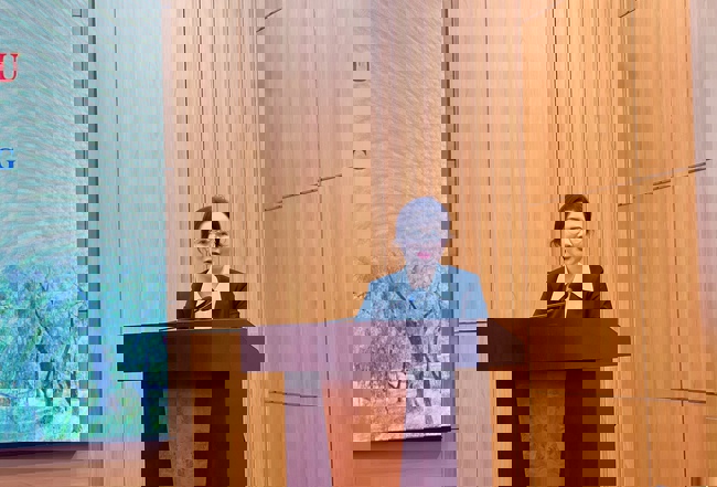 Tiếp nhận nhiều ảnh tư liệu quý về Chủ tịch Hồ Chí Minh - Ảnh 1.