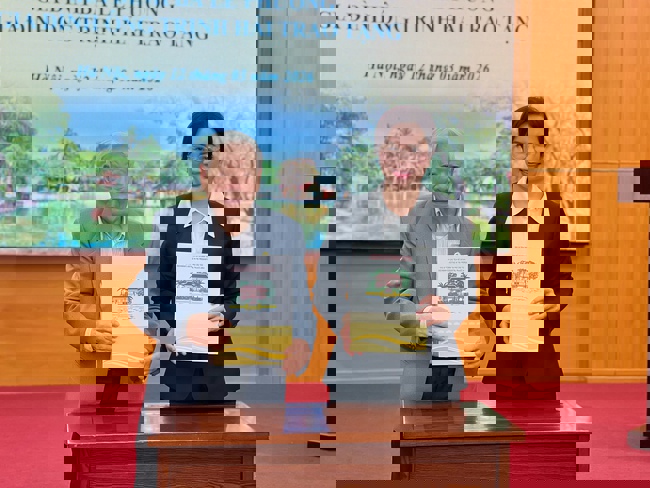 Tiếp nhận nhiều ảnh tư liệu quý về Chủ tịch Hồ Chí Minh - Ảnh 4.