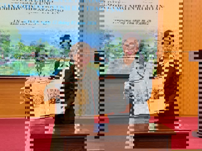 Tiếp nhận nhiều ảnh tư liệu quý về Chủ tịch Hồ Chí Minh - Ảnh 3.