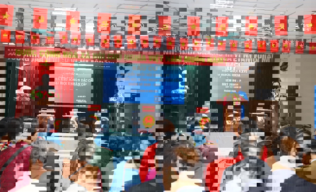 Thứ trưởng Thường trực Lâm Thị Phương Thanh bỏ phiếu bầu cử tại Khu vực số 16, phường Yên Hòa, Hà Nội - Ảnh 7.