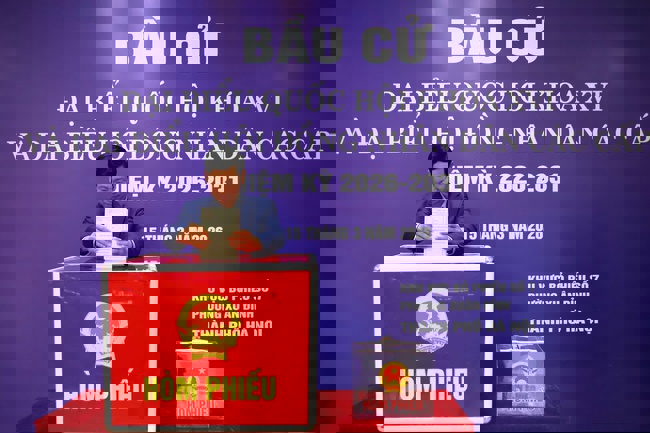 Tổng Bí thư Tô Lâm cùng các đồng chí lãnh đạo Đảng, Nhà nước thực hiện quyền cử tri - Ảnh 16.