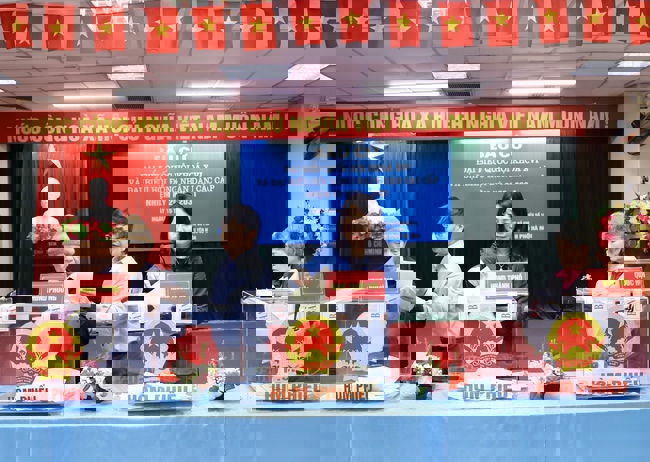 Tổng Bí thư Tô Lâm cùng các đồng chí lãnh đạo Đảng, Nhà nước thực hiện quyền cử tri - Ảnh 15.