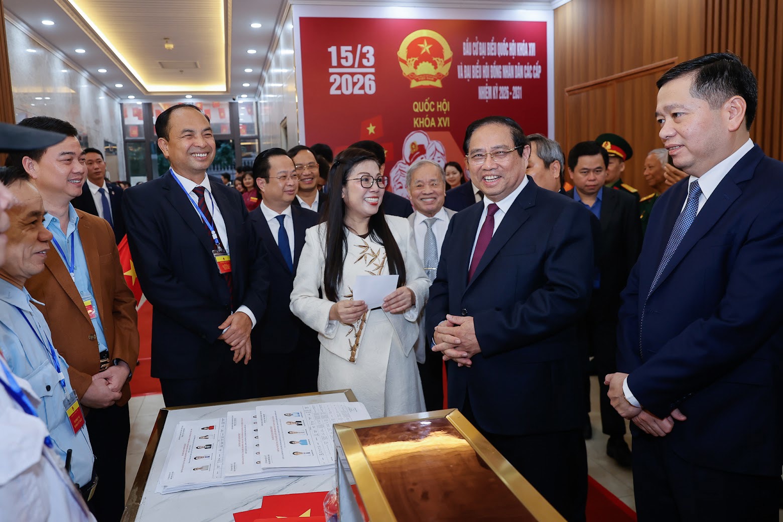 Chùm ảnh: Các đồng chí lãnh đạo Đảng, Nhà nước thực hiện quyền cử tri- Ảnh 7.