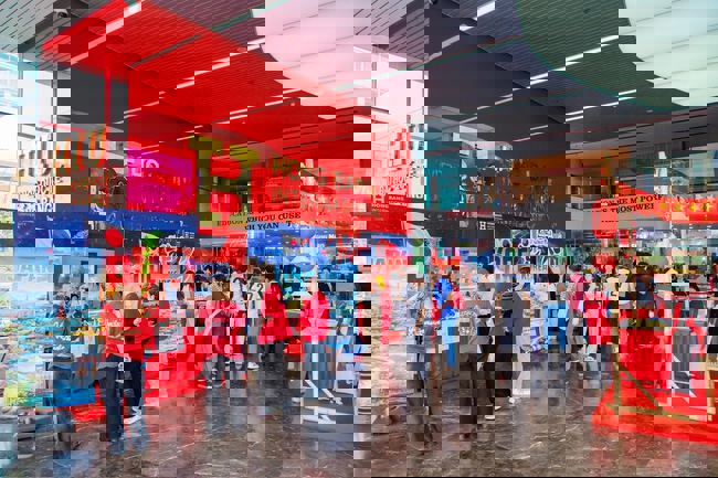 Hàng người bạn trẻ tham gia International Culture Day 2026 - Ảnh 3.