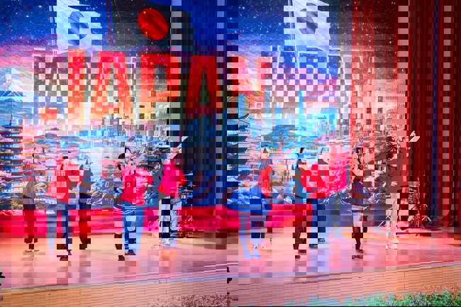 Hàng người bạn trẻ tham gia International Culture Day 2026 - Ảnh 4.