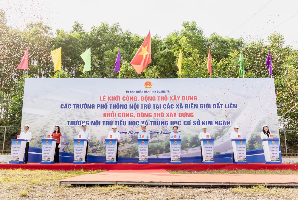 Bộ trưởng Nguyễn Văn Hùng dự lễ khởi công xây dựng trường phổ thông nội trú liên cấp tại Quảng Trị - ảnh 1