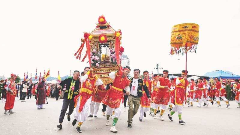Lễ hội đền Kỳ Cùng-đền Tả Phủ là lễ hội lớn nhất xứ Lạng.