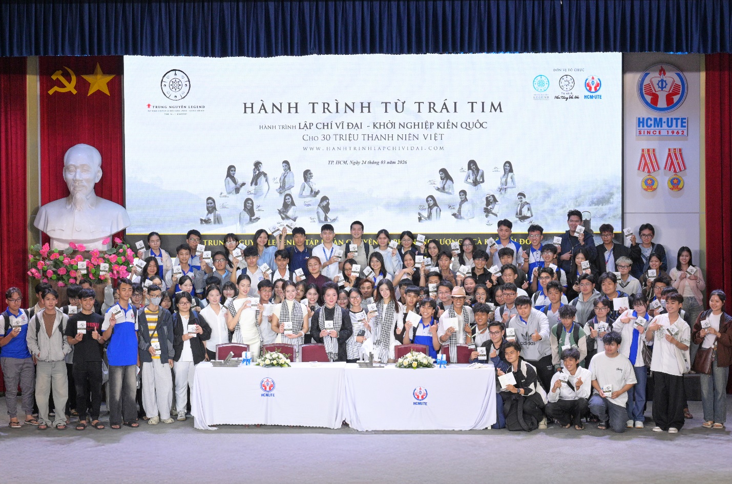 Image 2 from tcbc-hanh-trinh-tu-trai-tim-tiep-tuc-trao-tang-sach-quy-doi-doi-cho-the-he-thanh-nien-viet-nam-24-3