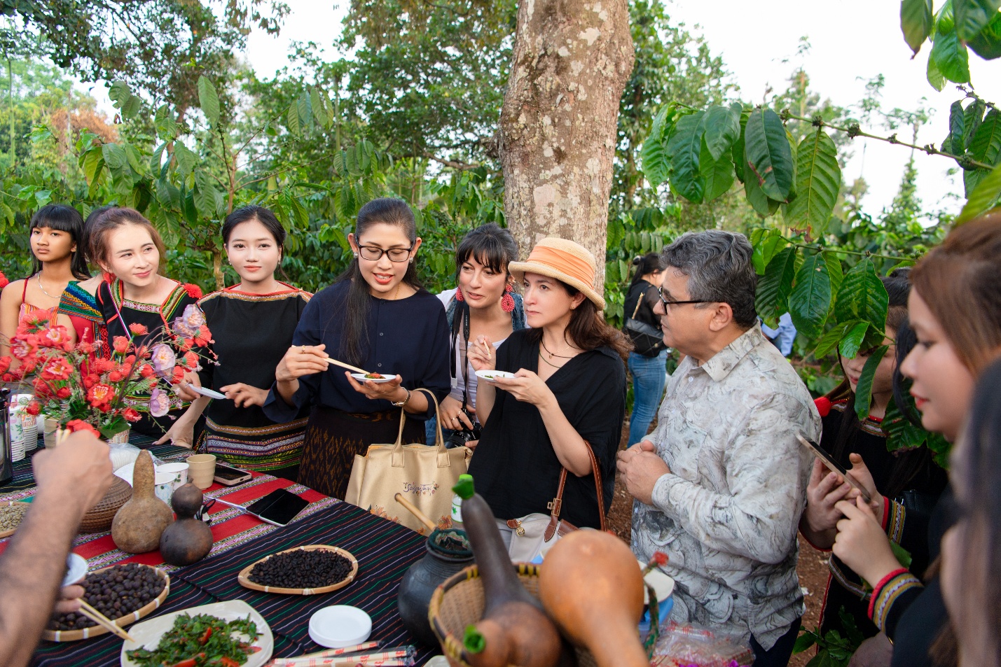 Image 4 from 18-4-tcbc-dien-dan-di-san-ca-phe-the-gioi-khong-gian-doi-thoai-ket-noi-van-hoa-va-tri-thuc-ca-phe-to