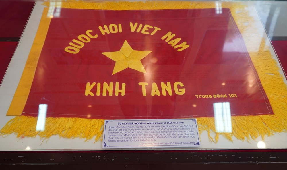 Huế trưng bày nhiều tư liệu về Quốc hội và quyền làm chủ của nhân dân - ảnh 4