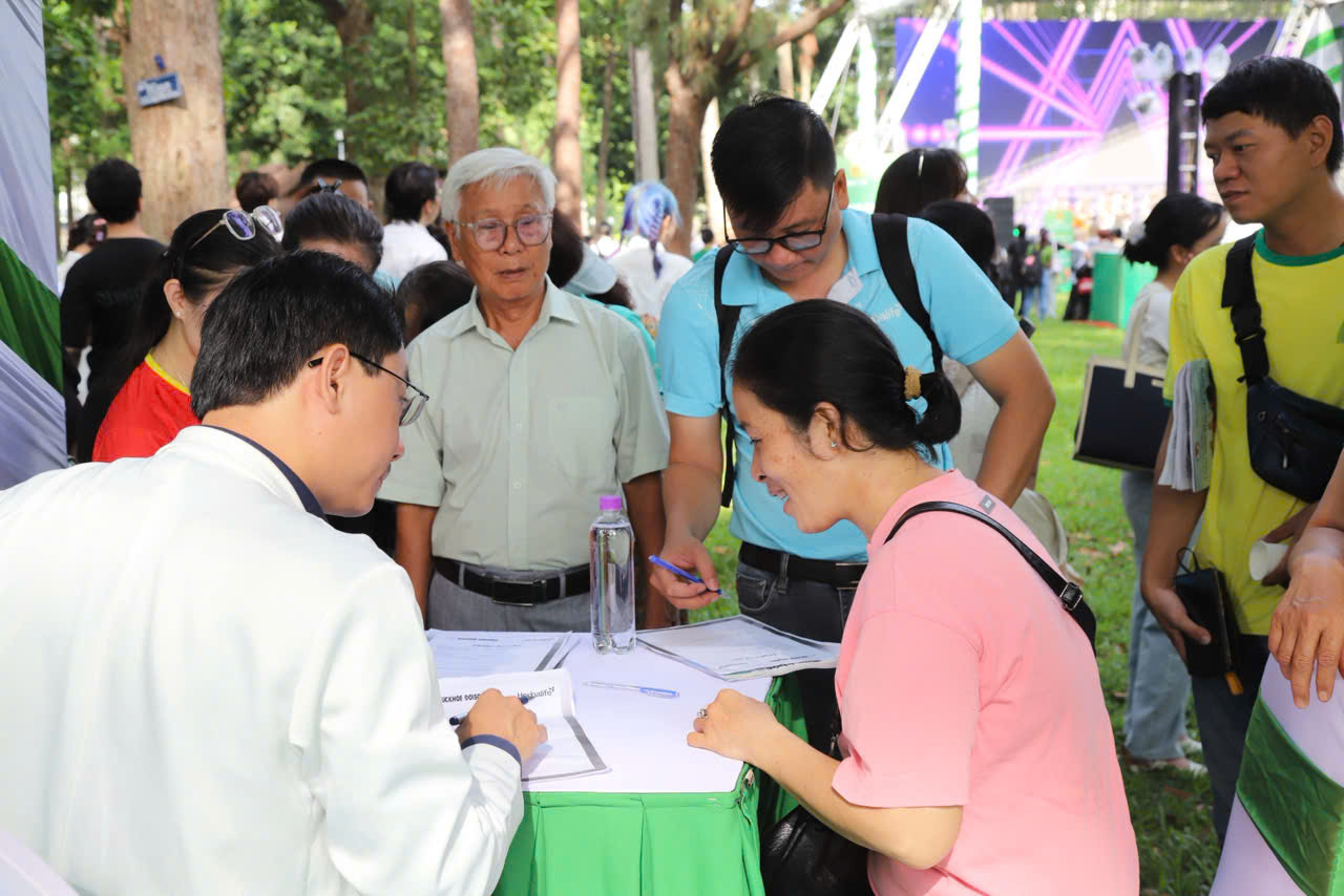 Image 6 from qua-6-mua-ngay-dinh-duong-cong-dong-viet-nam