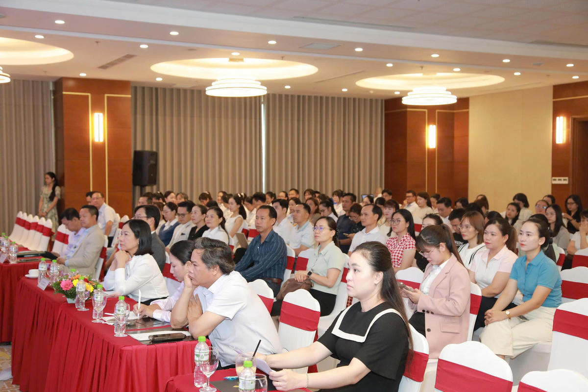 Tọa đàm về quản trị trải nghiệm dịch vụ khách hàng trong hoạt động kinh doanh du lịch Đà Nẵng. Ảnh: Nguyễn Tú.