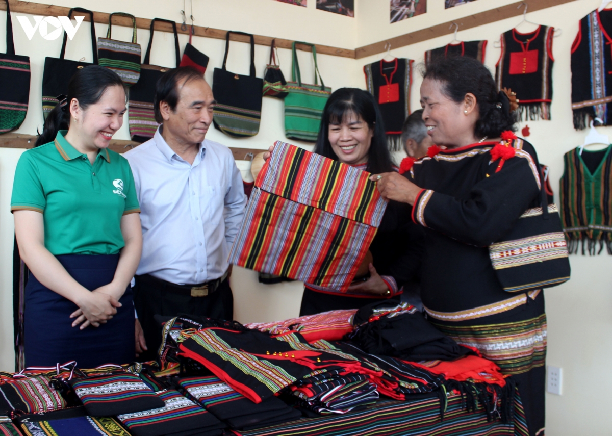 khai thong diem nghen, du lich Dak lak dinh vi thuong hieu tu ban sac hinh anh 3
