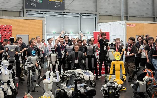 Image 3 from pr-nguoi-may-make-in-vietnam-cua-vinrobotics-toa-sang-tai-hai-san-khau-cong-nghe-hang-dau-the-gioi