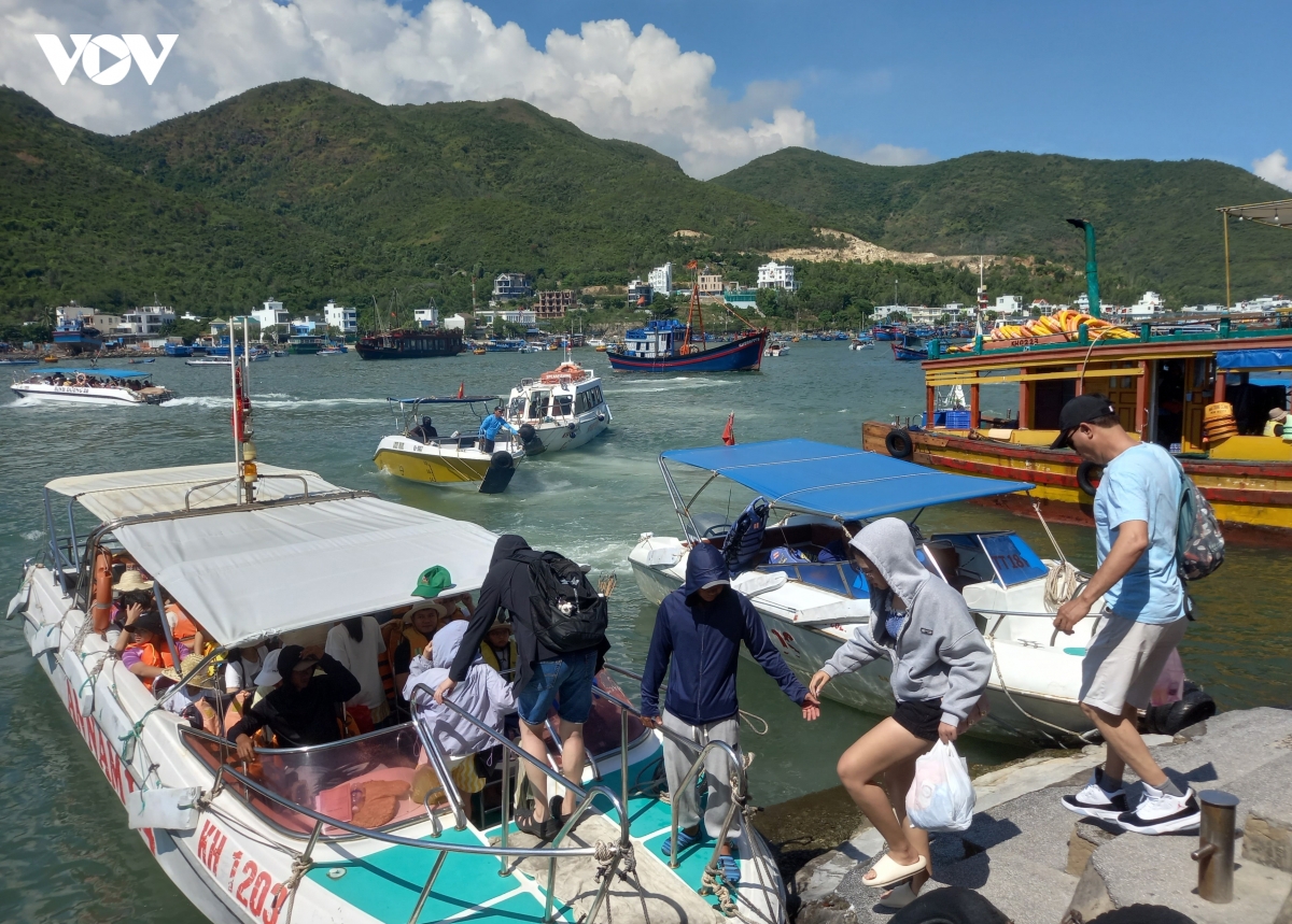 khanh hoa nang tam festival bien, ky vong don 800.000 luot khach hinh anh 3