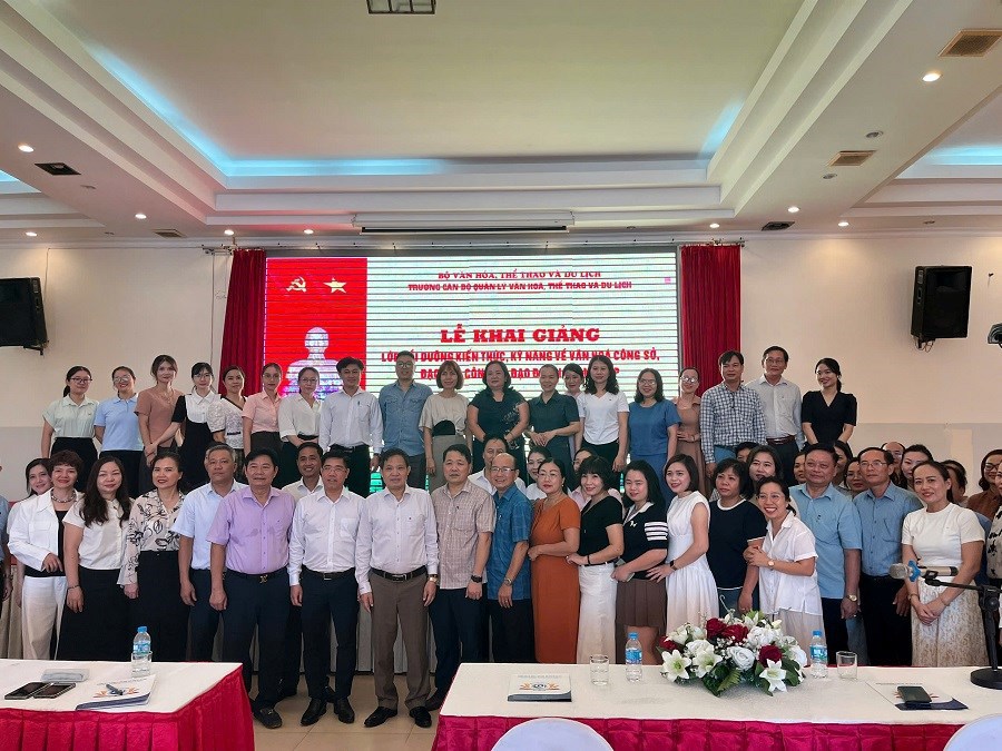 70 học viên tham gia lớp Bồi dưỡng kiến thức, kỹ năng về văn hóa công sở, đạo đức công vụ  - ảnh 3