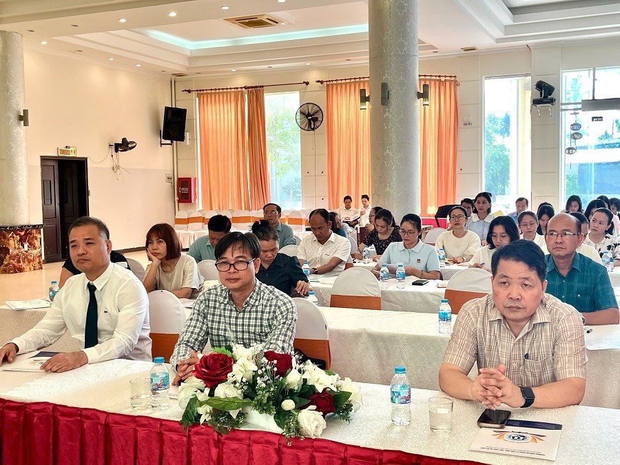 70 học viên tham gia lớp Bồi dưỡng kiến thức, kỹ năng về văn hóa công sở, đạo đức công vụ  - ảnh 1